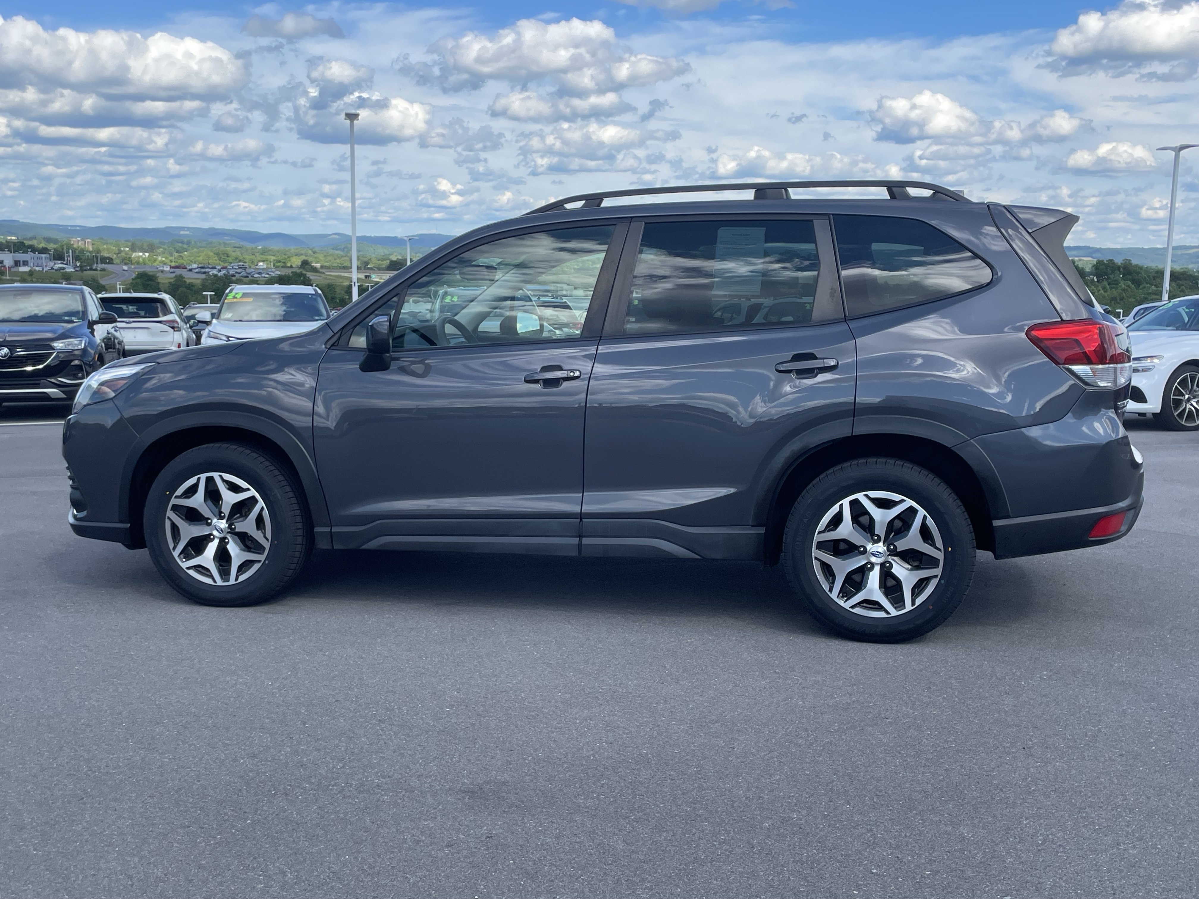 Certified 2023 Subaru Forester Premium AWD/4WD image 7