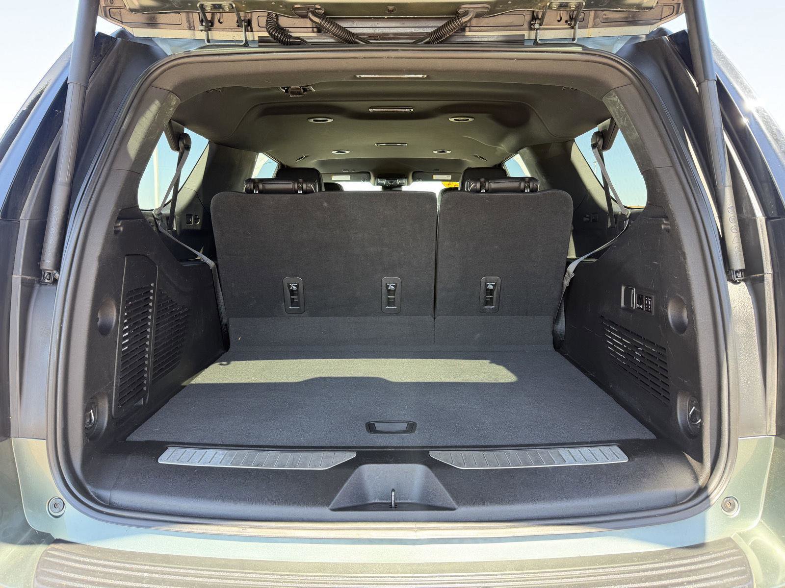 Used 2023 Chevrolet Suburban Premier RWD image 12