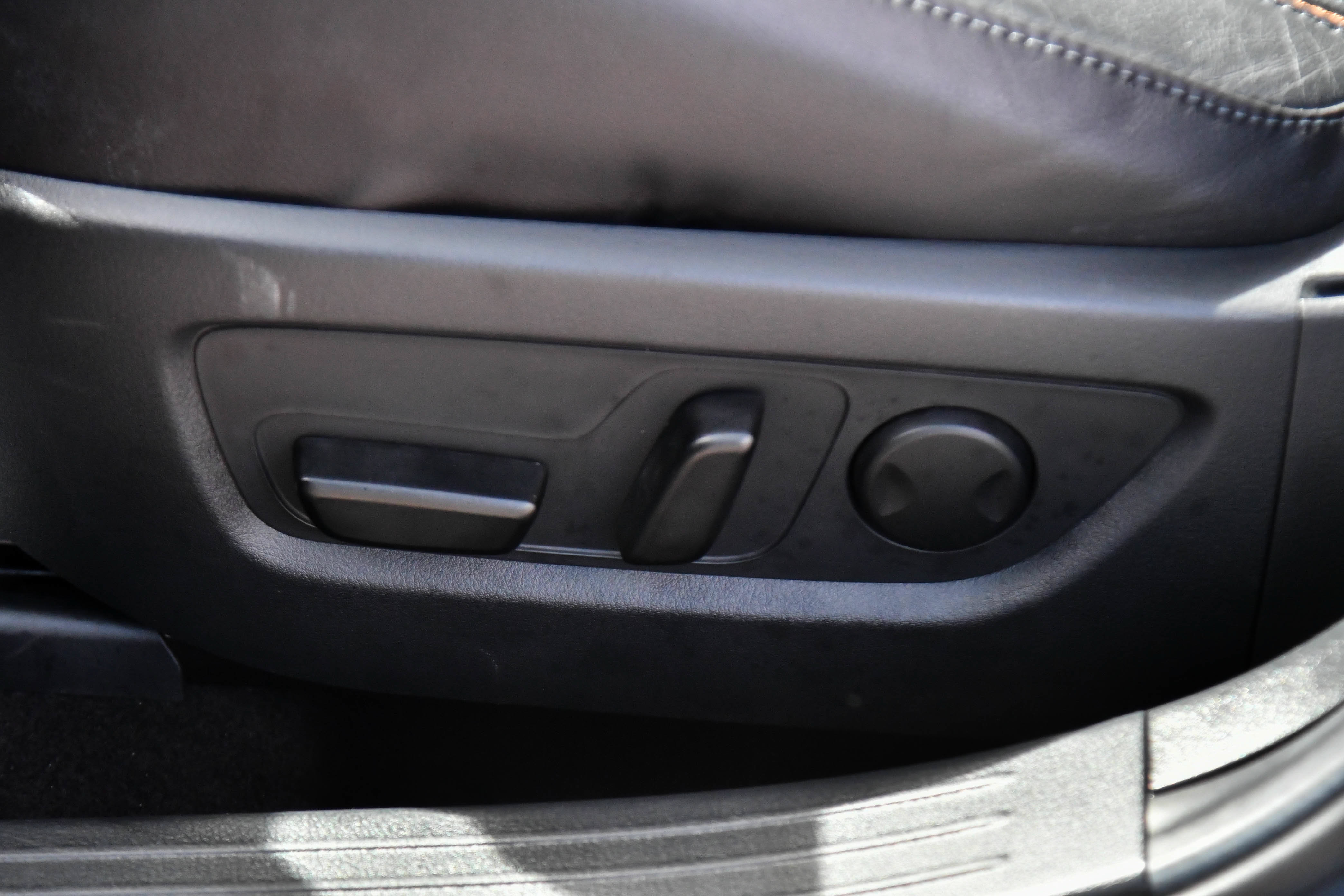 Used 2025 MAZDA CX-50 AWD 2.5 Hybrid w/ Premium Pkg image 17