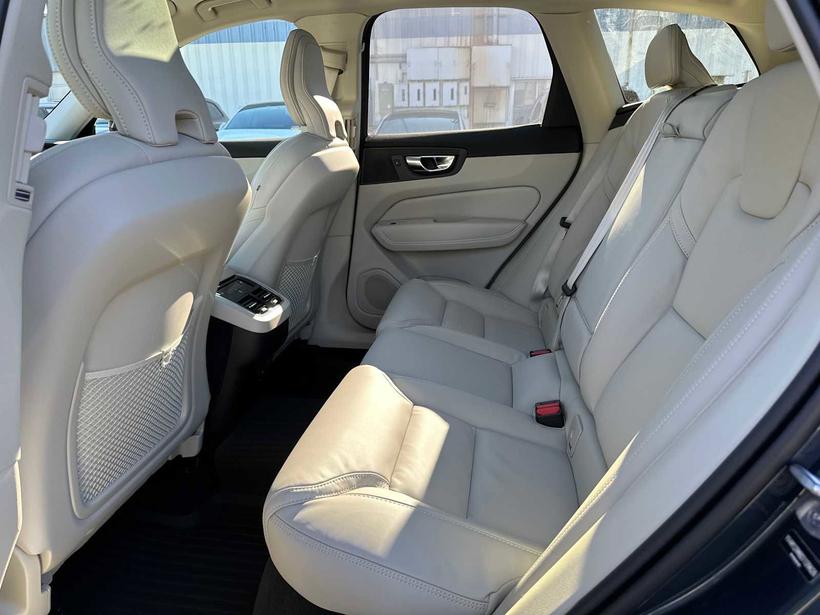 Used 2025 Volvo XC60 B5 Ultra w/ Protection Package Premier image 16