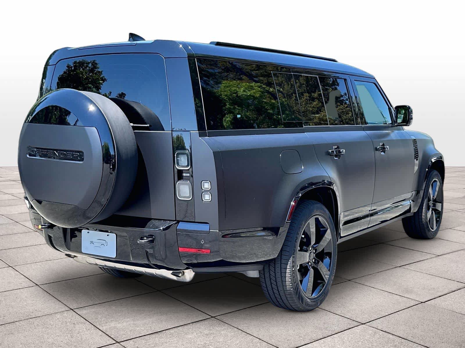 New 2026 Land Rover Defender 130 X-Dynamic SE AWD/4WD image 4