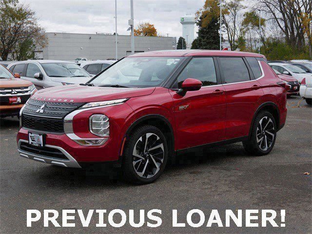 Used 2025 Mitsubishi Outlander SE image 3