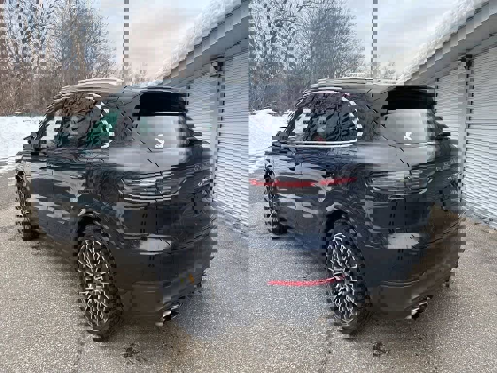 Used 2020 Porsche Cayenne E-Hybrid image 3
