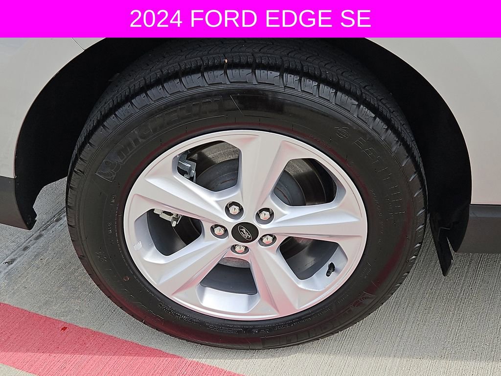 Used 2024 Ford Edge SE image 8