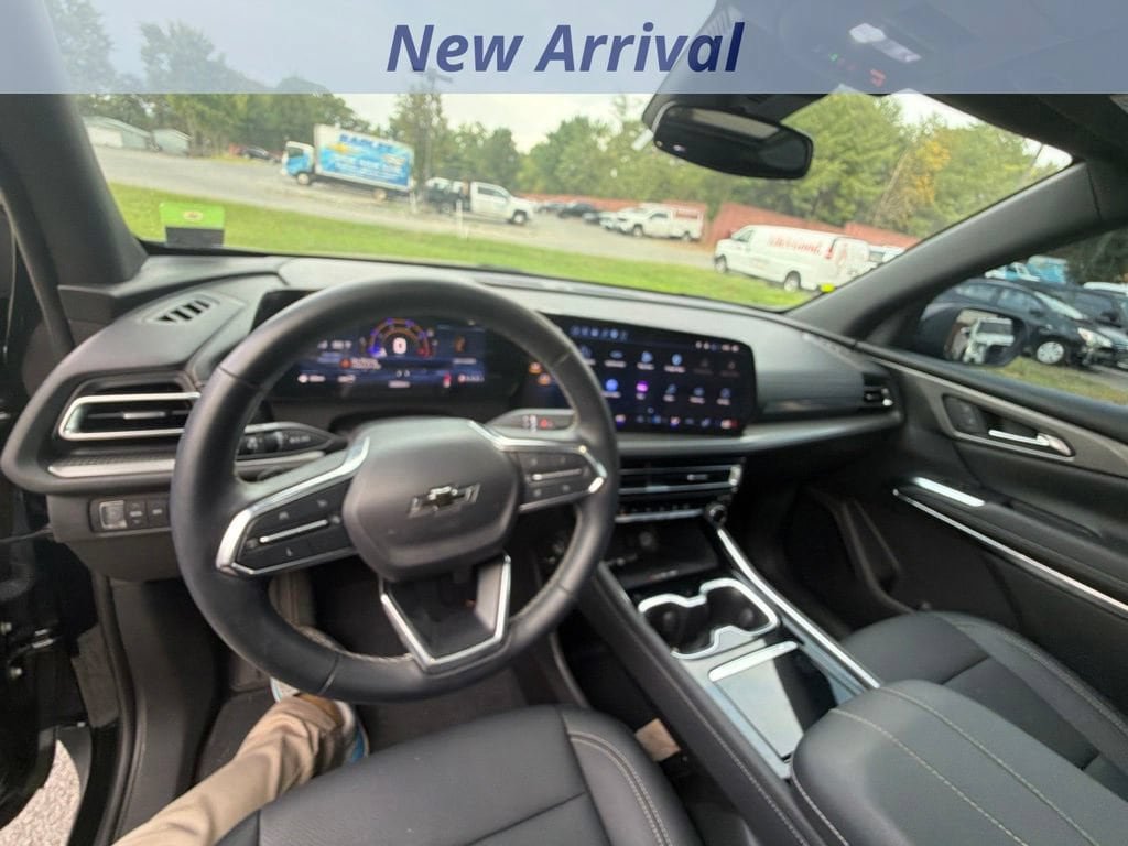 Used 2024 Chevrolet Traverse LT w/ Midnight/Sport Edition AWD/4WD image 12