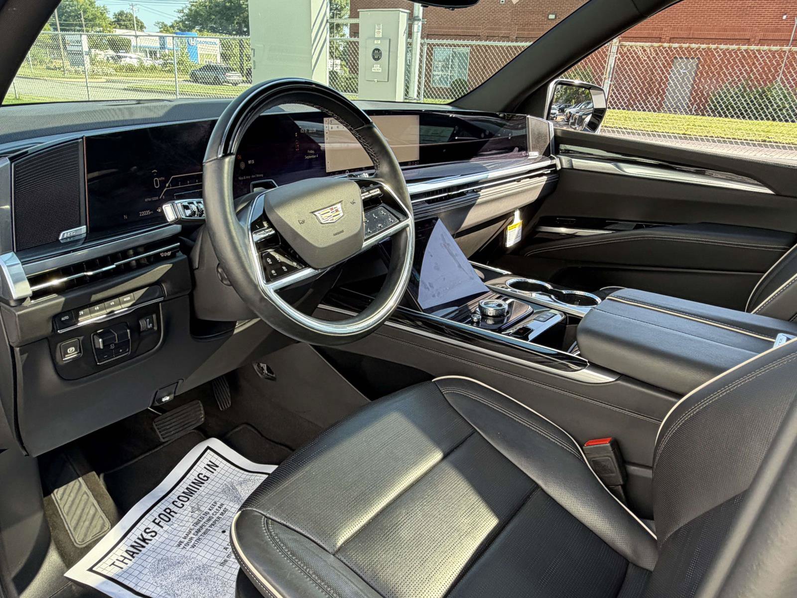 Certified 2025 Cadillac Escalade Sport w/ LPO, ONYX Package AWD/4WD image 12