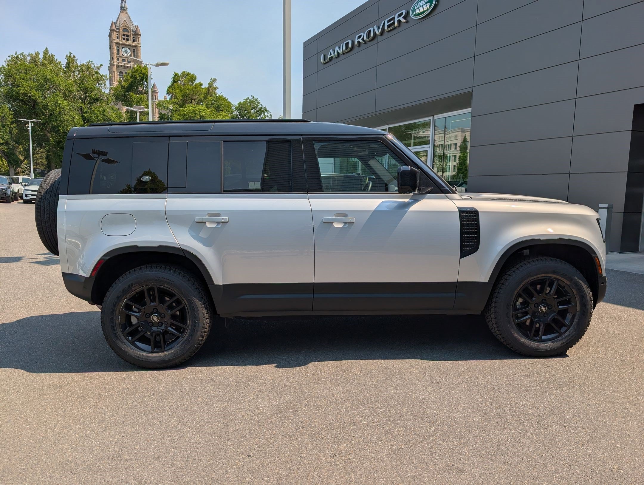 Used 2023 Land Rover Defender 110 S AWD/4WD image 5