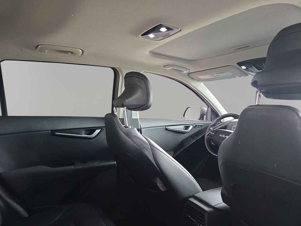 Used 2023 Kia Niro SX Touring image 14