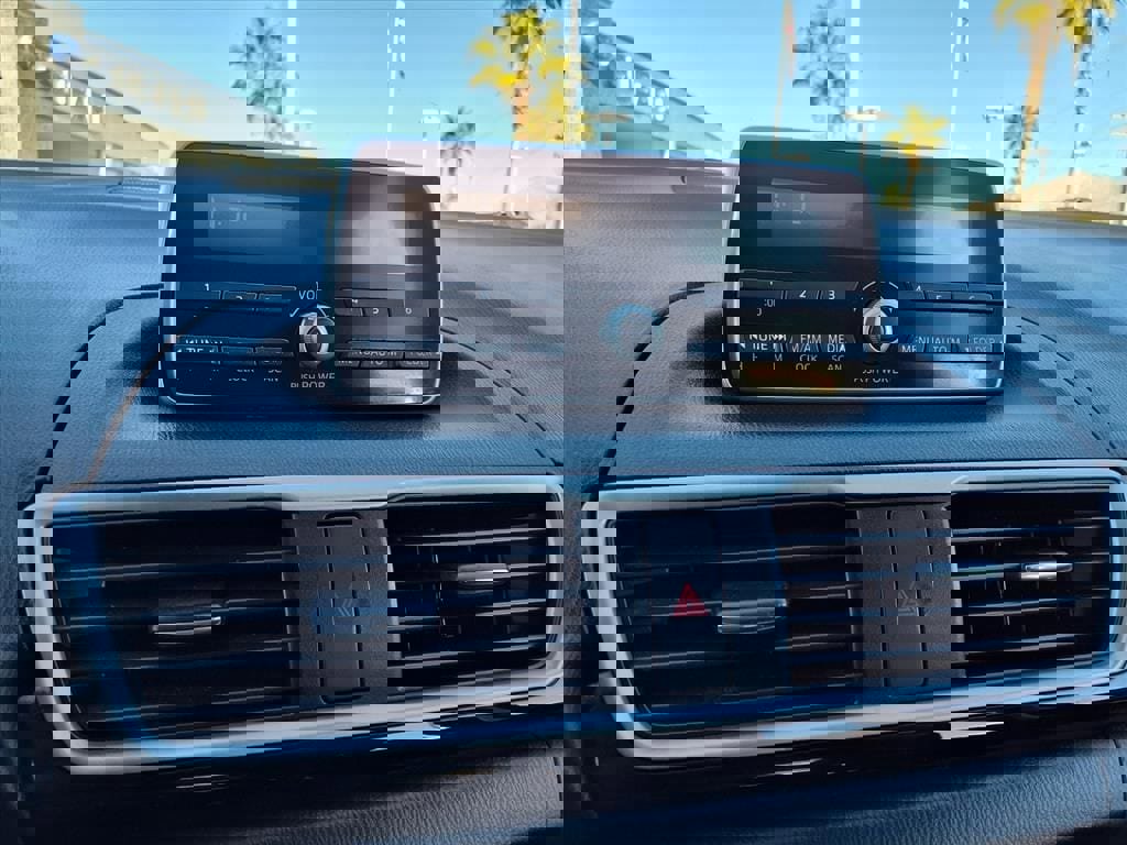 Used 2015 MAZDA MAZDA3 i SV image 3