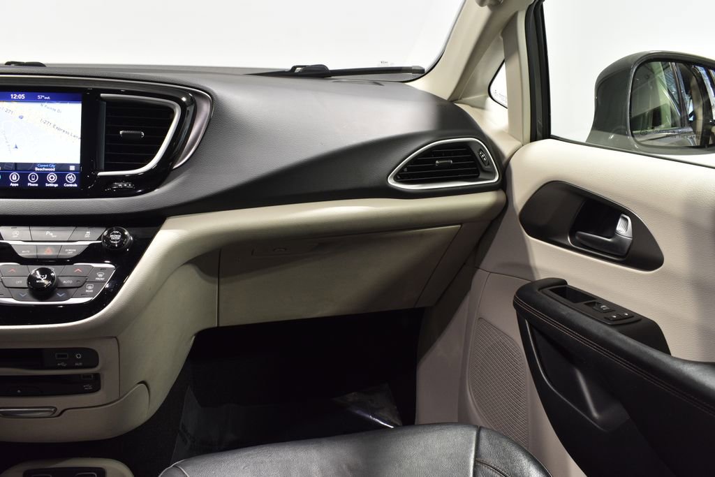 Used 2020 Chrysler Pacifica Touring-L Plus image 14