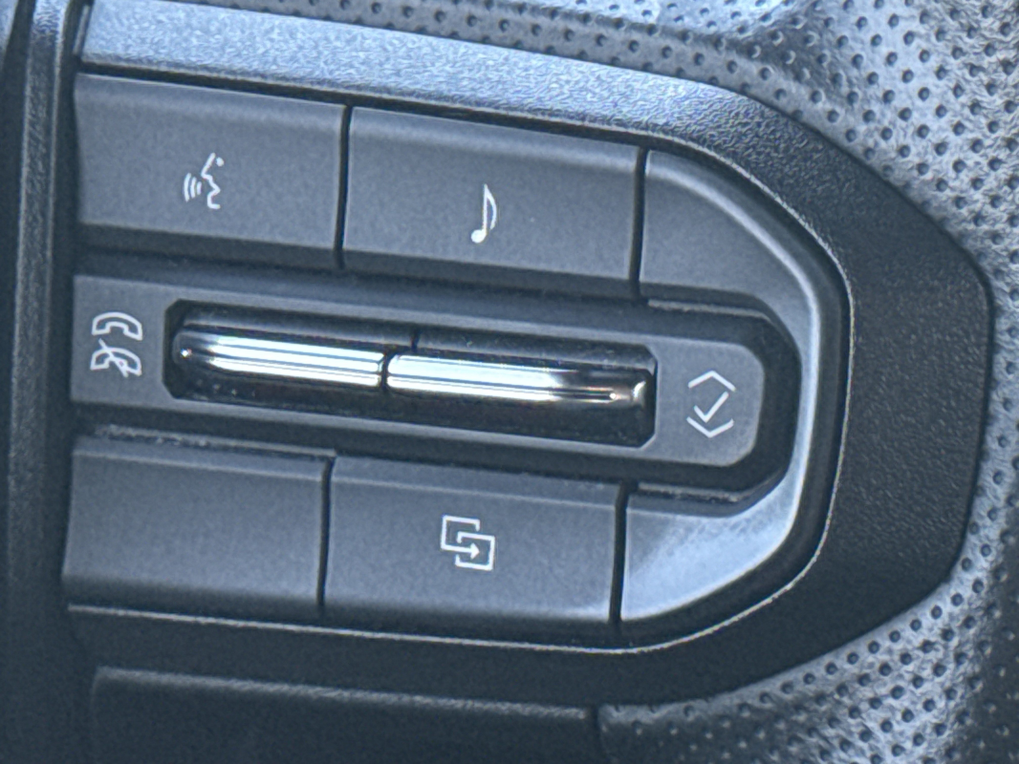 Used 2024 Chevrolet Colorado Trail Boss w/ Technology Package image 20