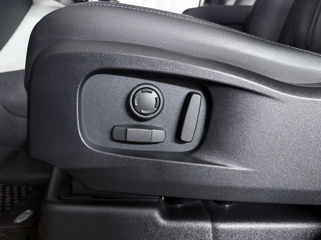 Used 2022 Land Rover Defender 110 X-Dynamic SE image 23