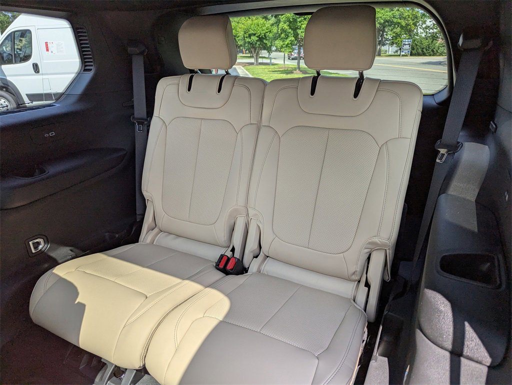 New 2025 Jeep Grand Cherokee L Limited w/ Luxury Tech Group II image 13