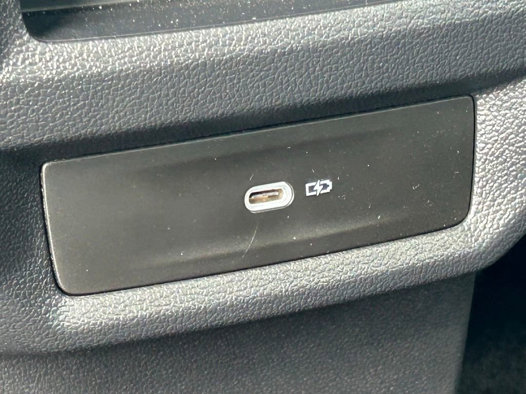 Used 2025 Volkswagen Taos SE image 60