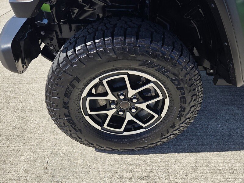 Used 2025 Jeep Gladiator Rubicon AWD/4WD image 9