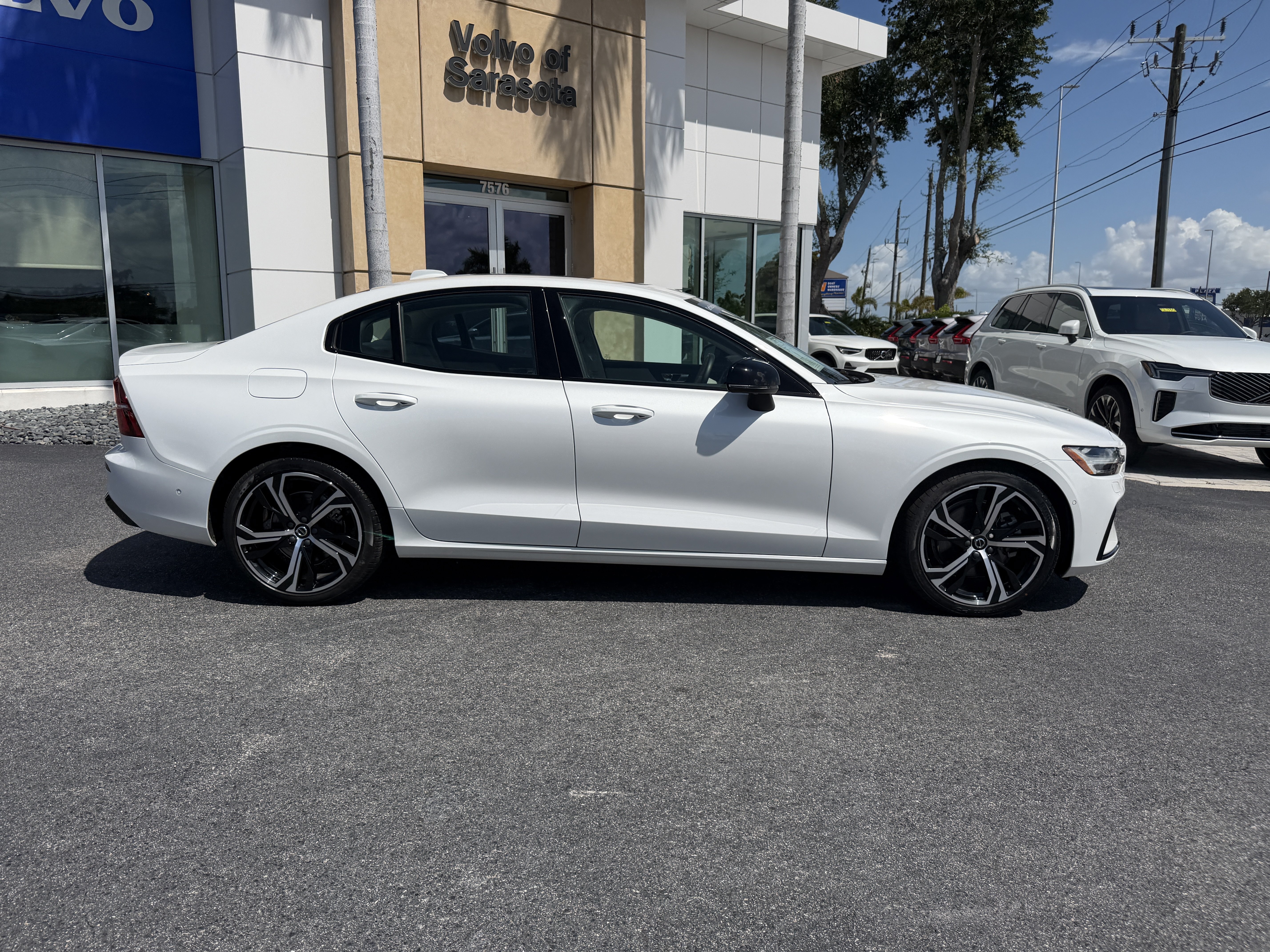 Certified 2025 Volvo S60 B5 Plus AWD/4WD image 2