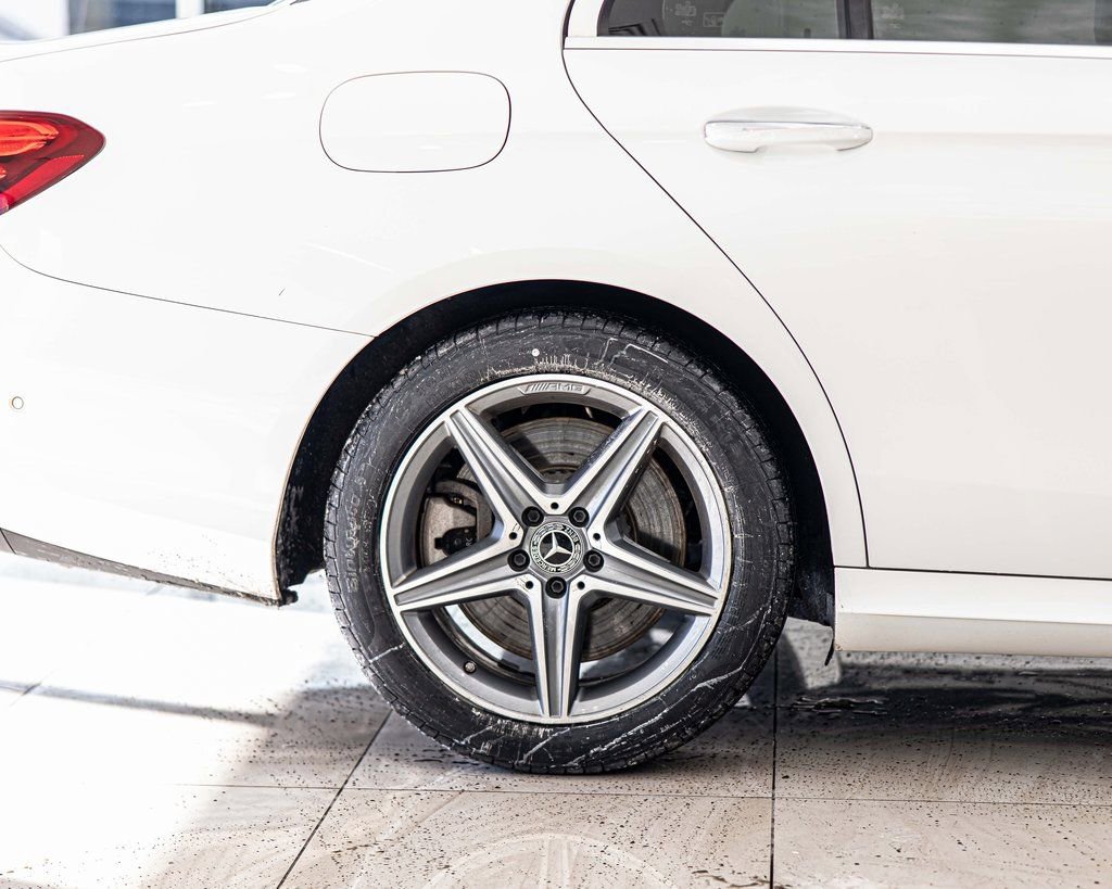 Used 2018 Mercedes-Benz E 400 4MATIC Sedan image 11