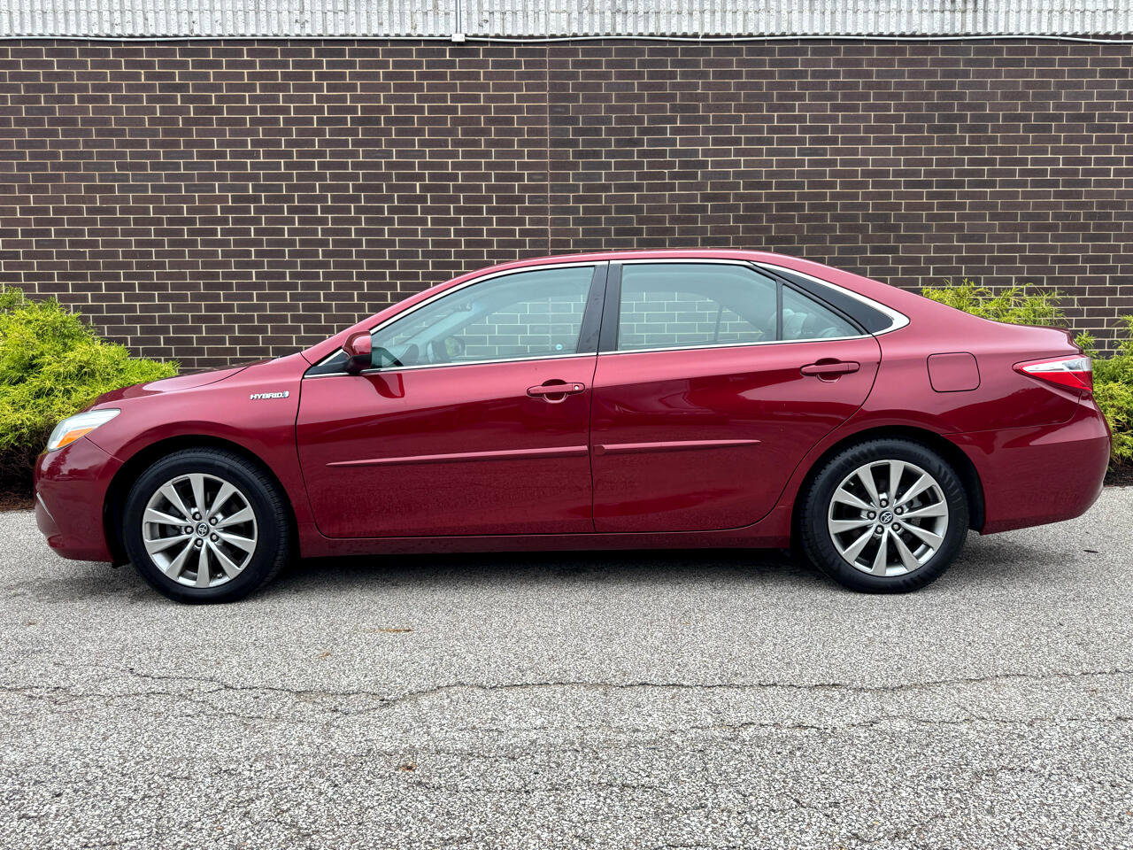 Used 2016 Toyota Camry XLE image 2