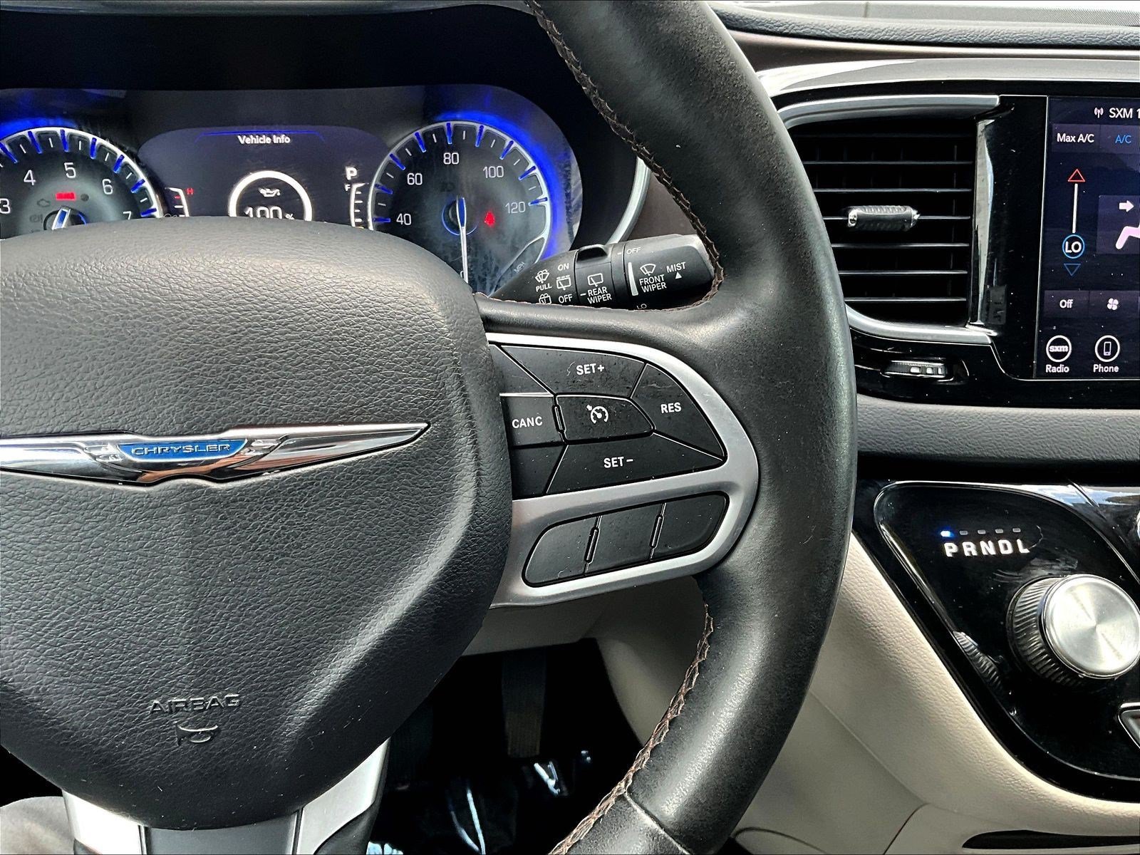 Used 2018 Chrysler Pacifica Touring-L Plus FWD image 12