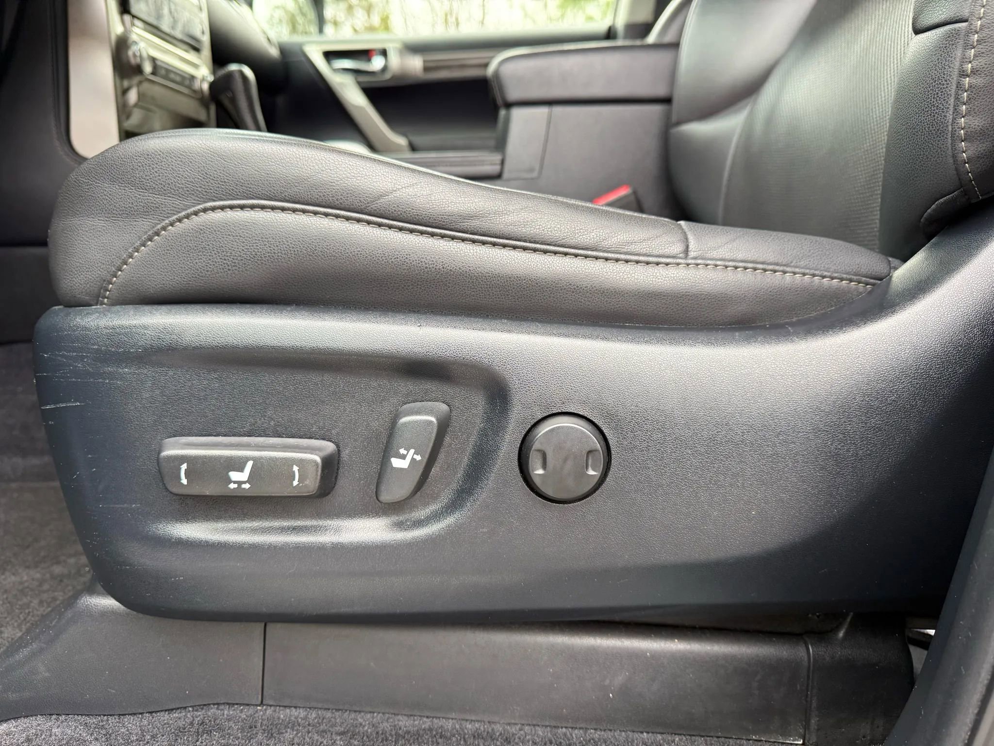 Used 2015 Lexus GX 460 image 35