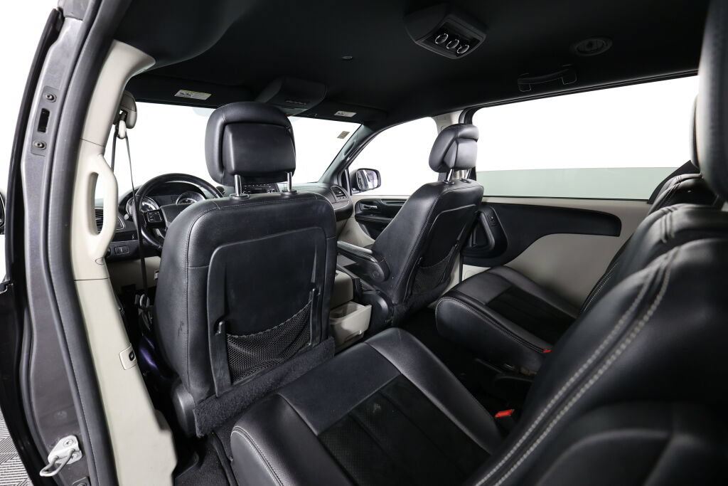Used 2017 Dodge Grand Caravan SXT FWD image 14