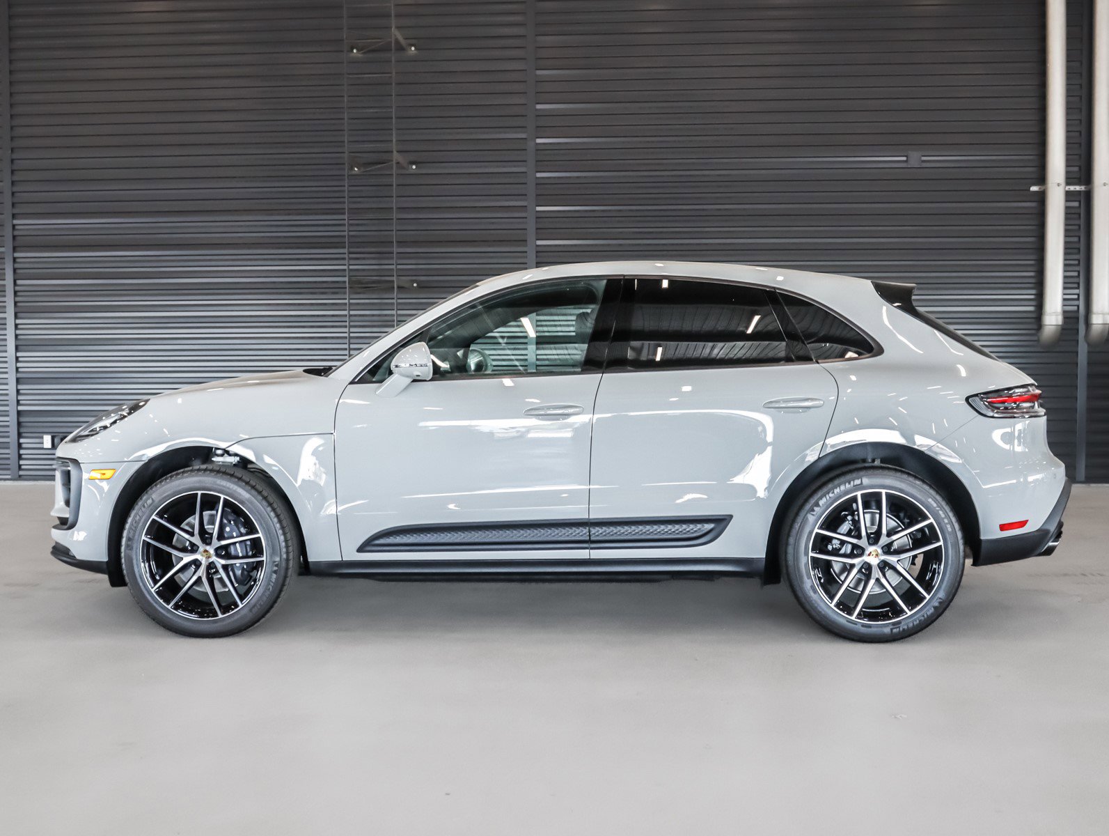 New 2026 Porsche Macan image 2
