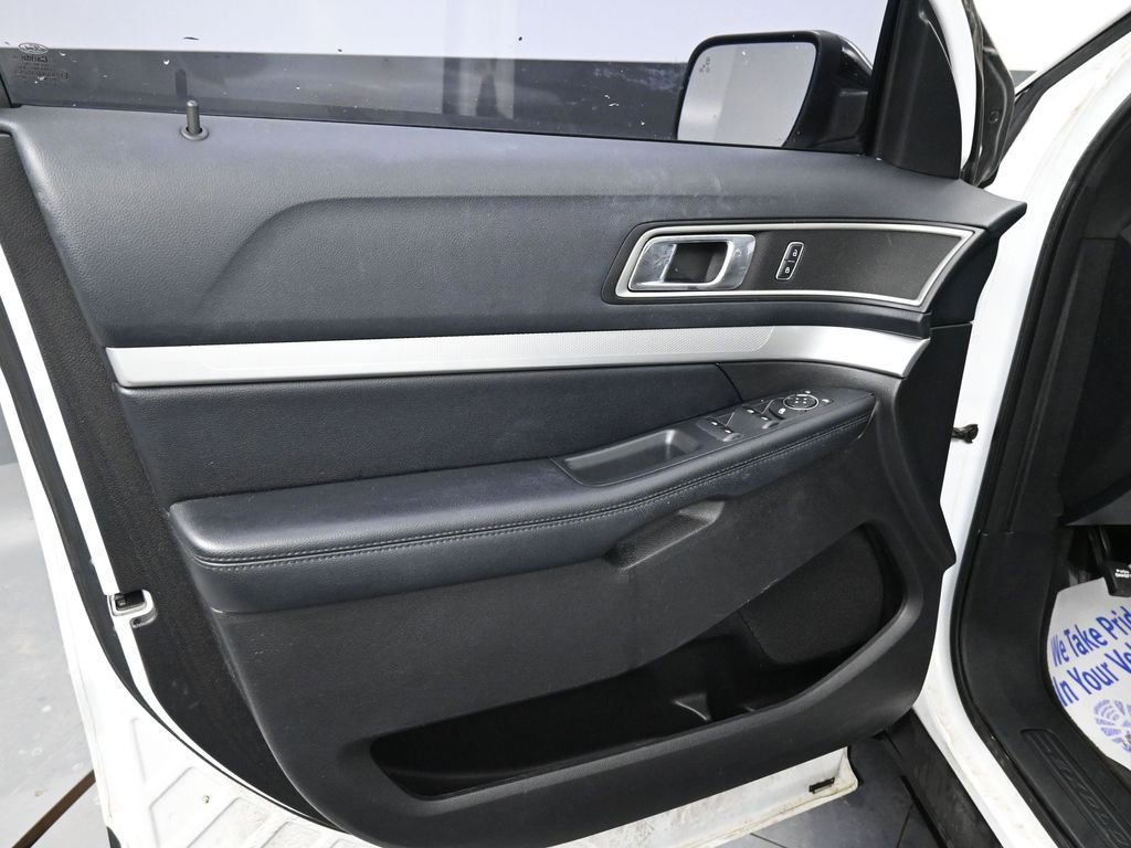 Used 2016 Ford Explorer XLT w/ Equipment Group 201A image 27