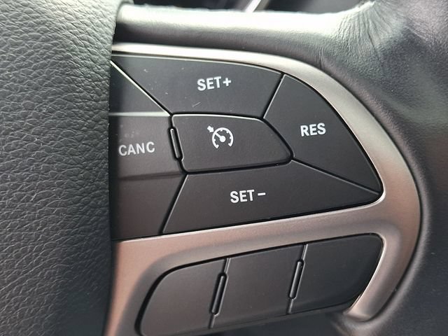 Used 2019 Jeep Grand Cherokee Laredo AWD/4WD image 24