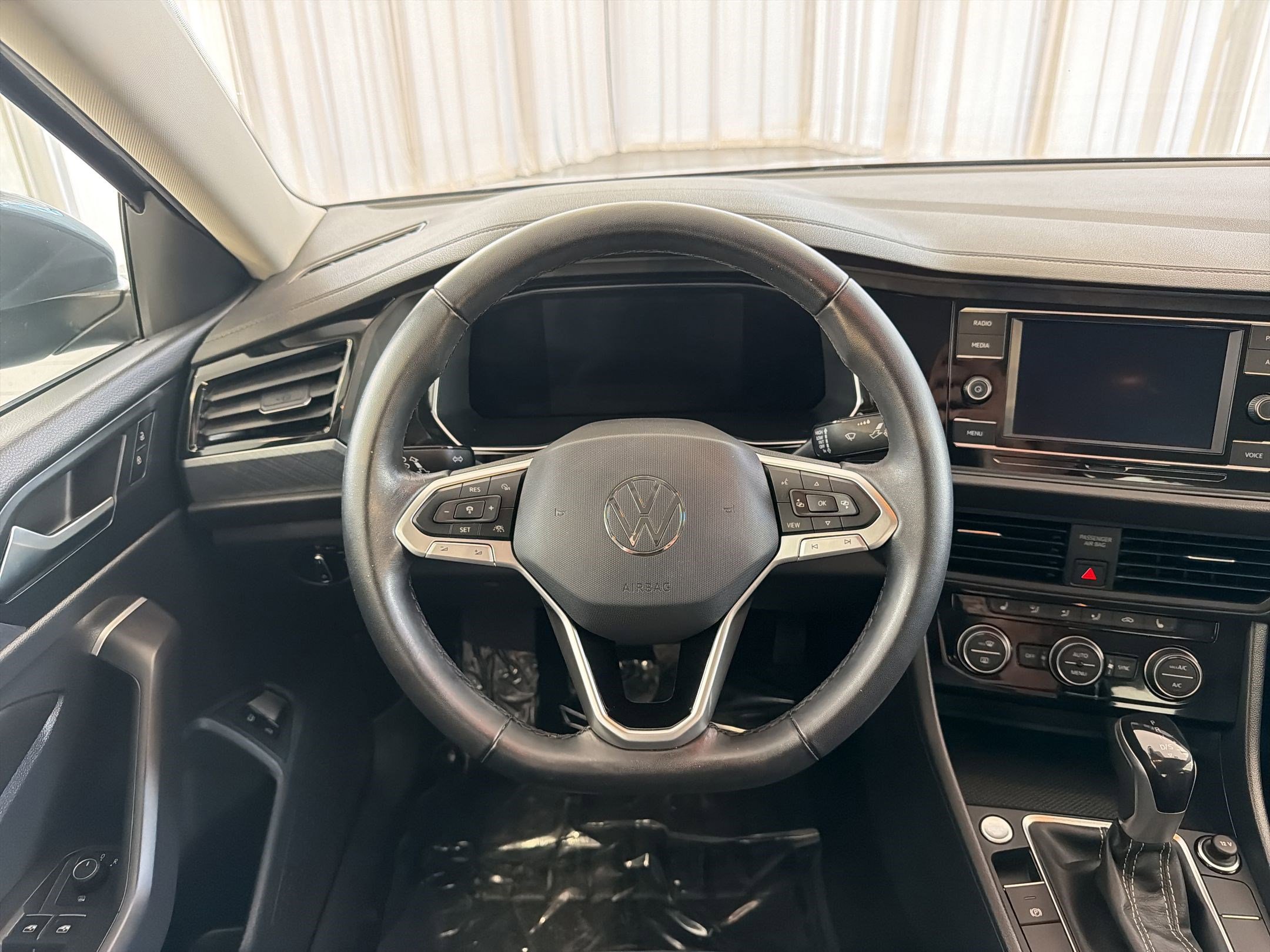 Used 2023 Volkswagen Jetta SE image 21