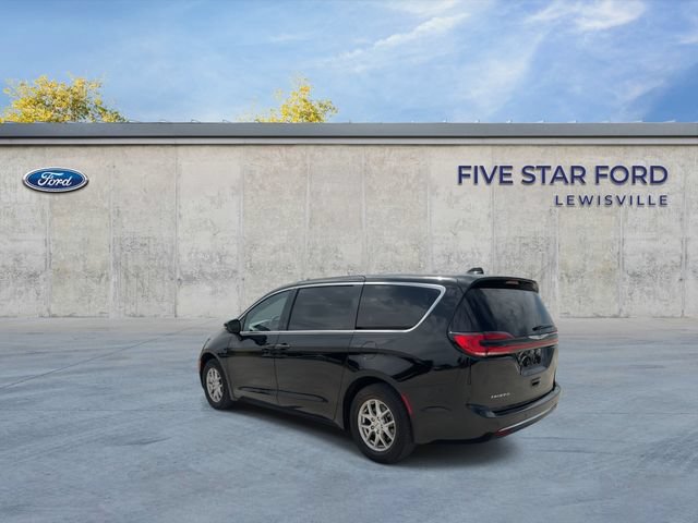Used 2025 Chrysler Pacifica Select FWD image 6