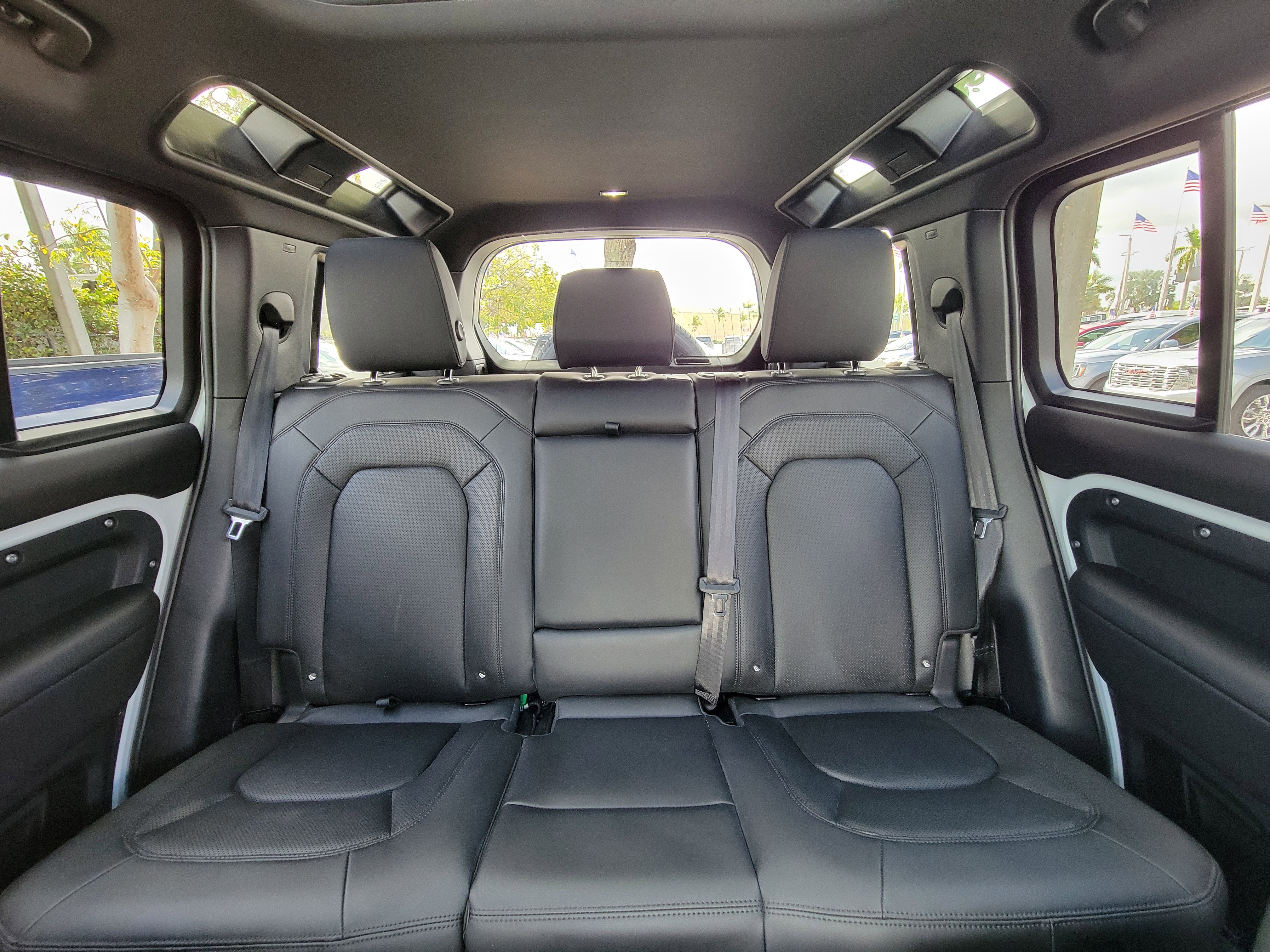 Used 2025 Land Rover Defender 110 S image 17