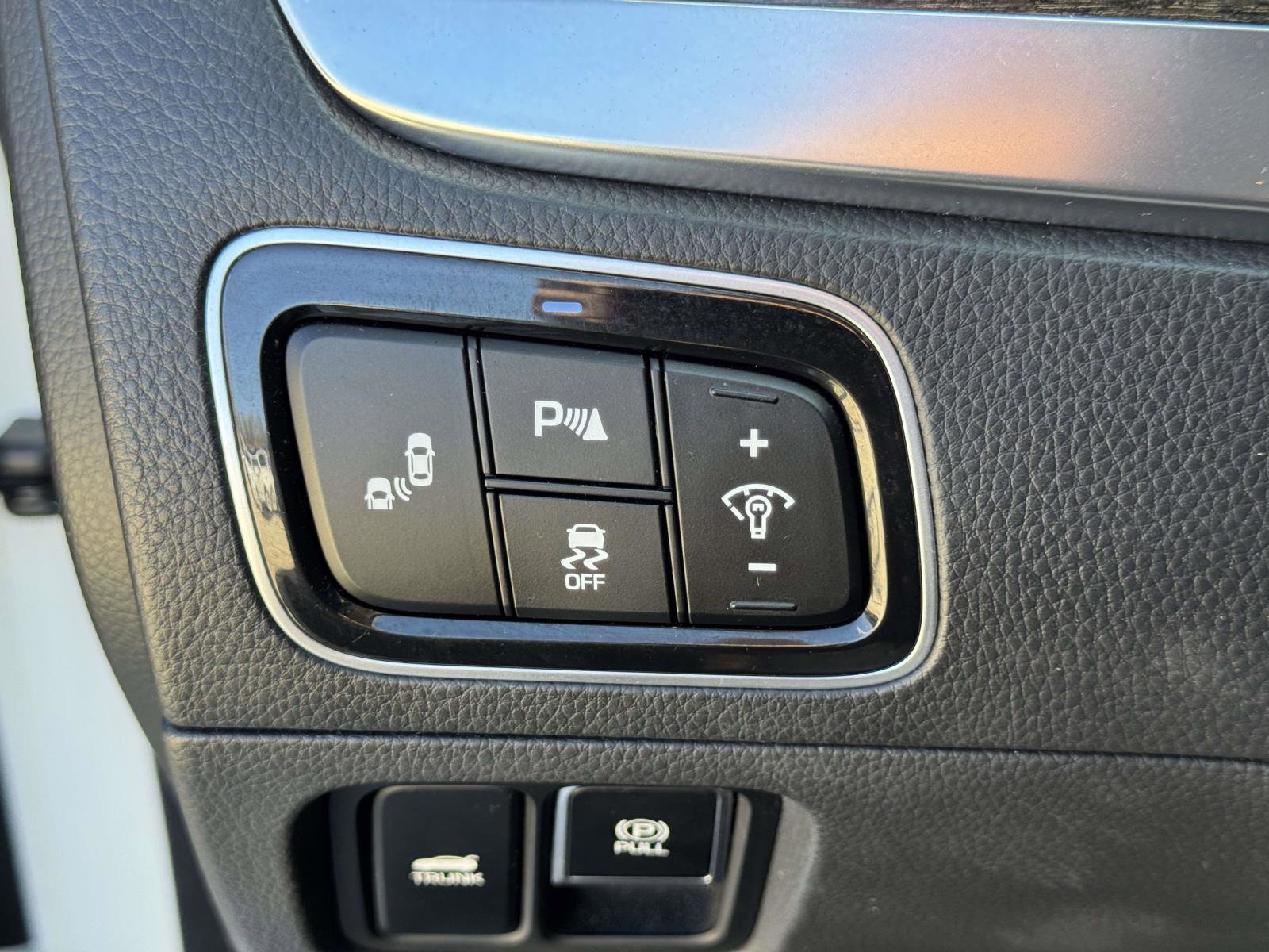 Used 2014 Hyundai Equus Signature RWD image 18