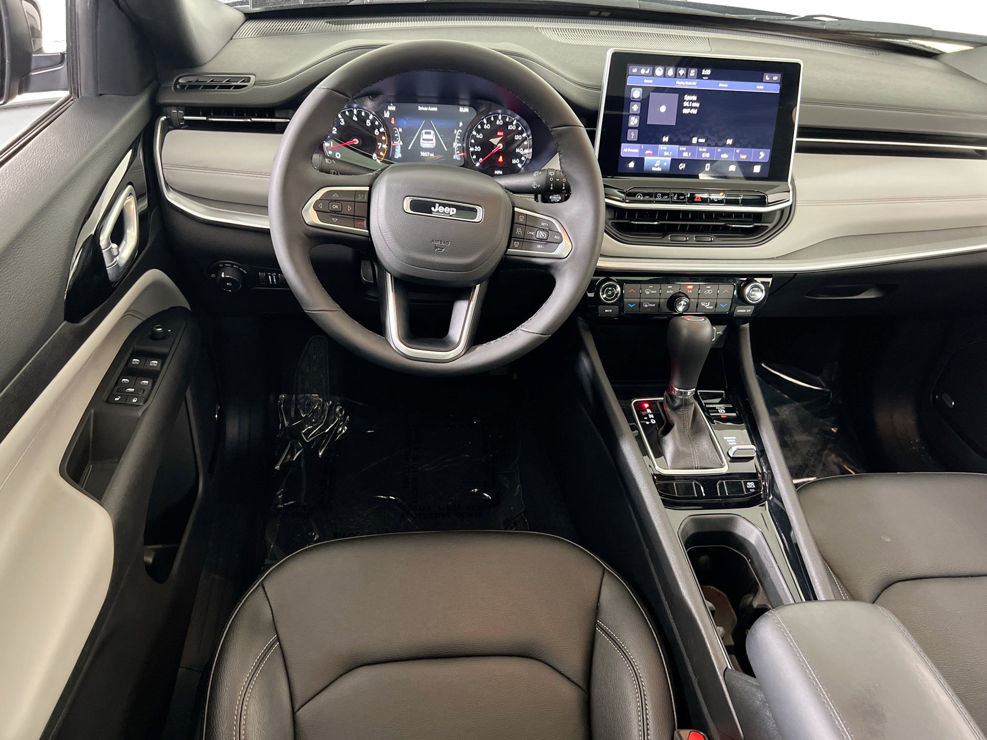 Used 2025 Jeep Compass Limited w/ Sun & Sound Group AWD/4WD image 23