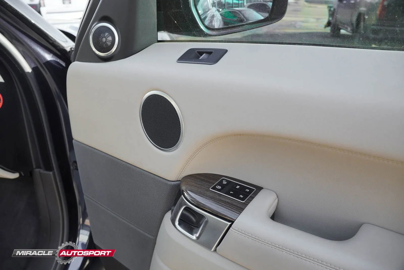Used 2014 Land Rover Range Rover Sport image 31