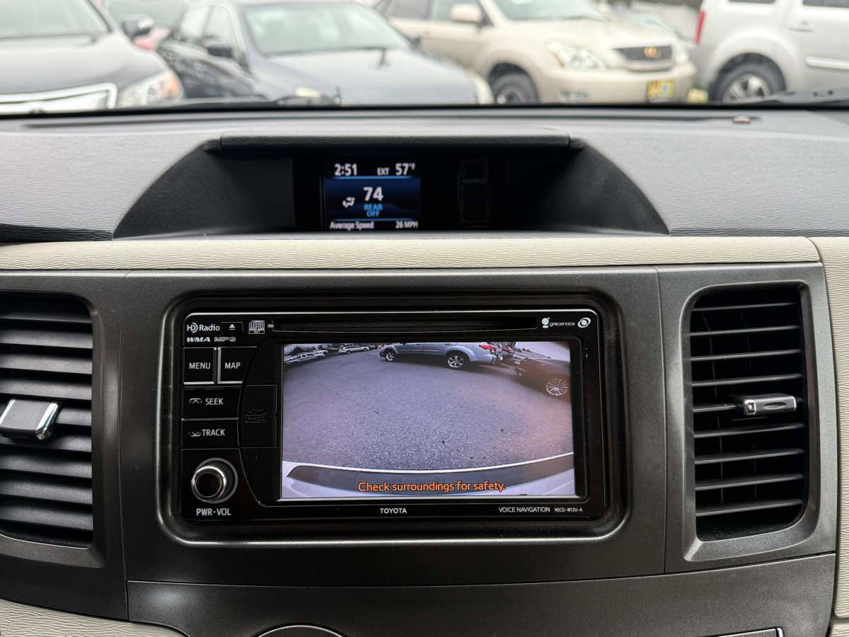 Used 2013 Toyota Sienna XLE image 20
