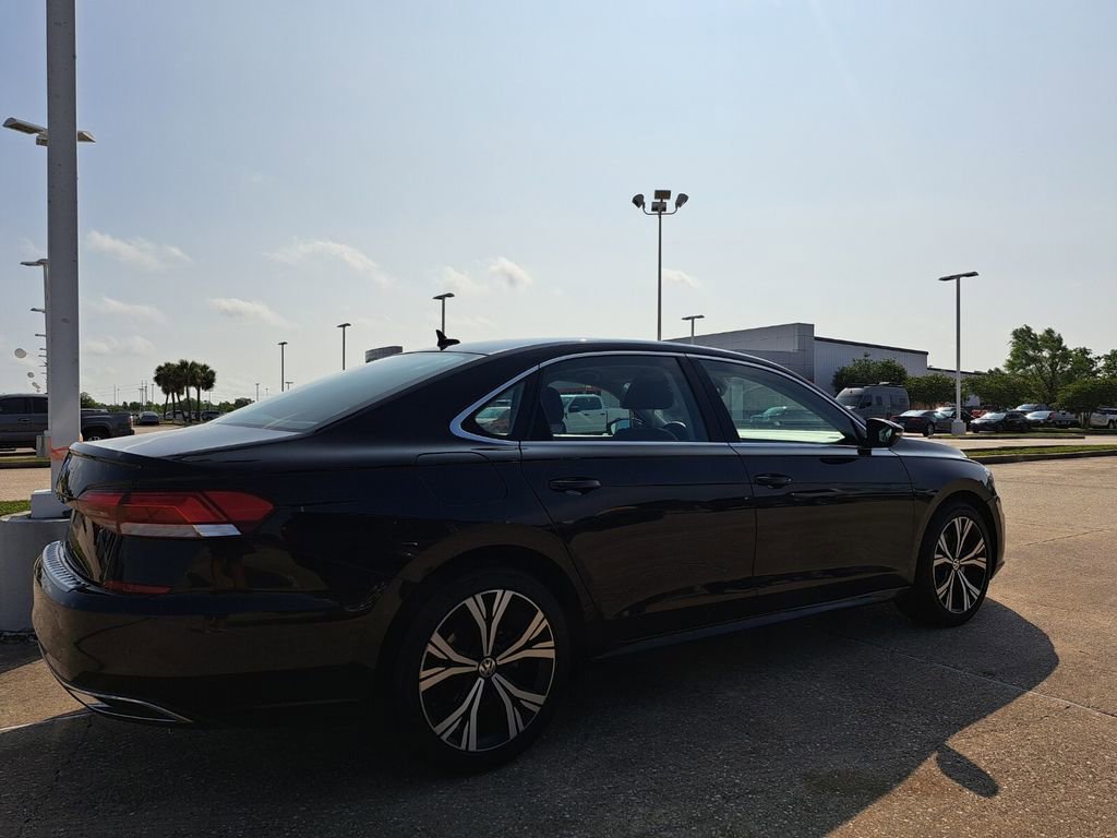 Used 2022 Volkswagen Passat 2.0T SE FWD image 3