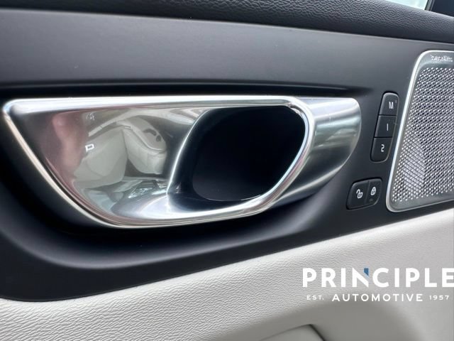 Certified 2026 Volvo XC60 T8 Ultra w/ Climate Package AWD/4WD image 15