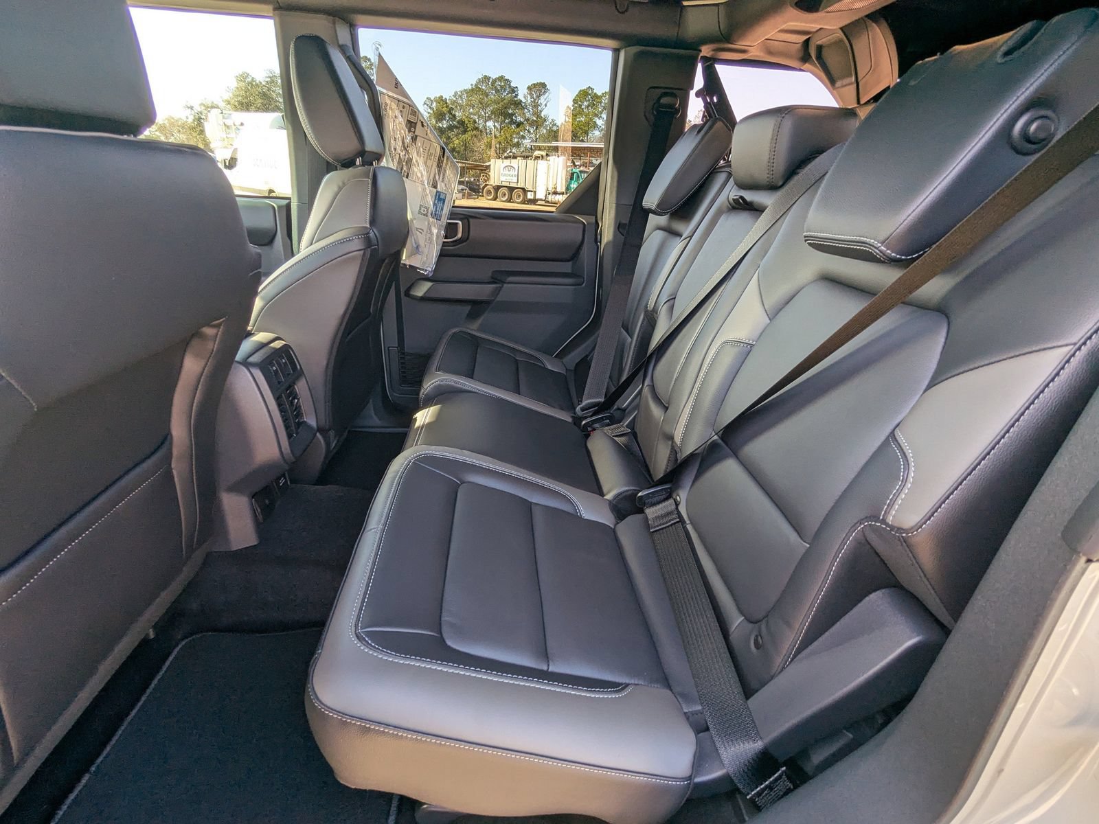 New 2025 Ford Bronco Outer Banks w/ Sasquatch Package AWD/4WD image 14