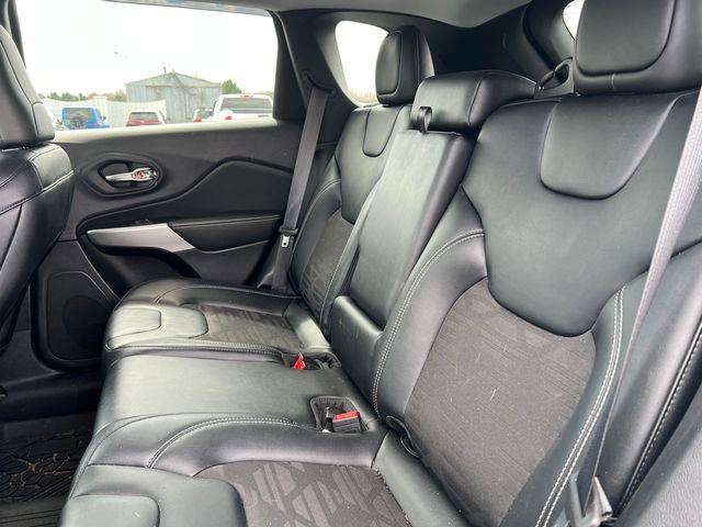 Used 2022 Jeep Cherokee Latitude w/ Sun & Sound Group AWD/4WD image 5