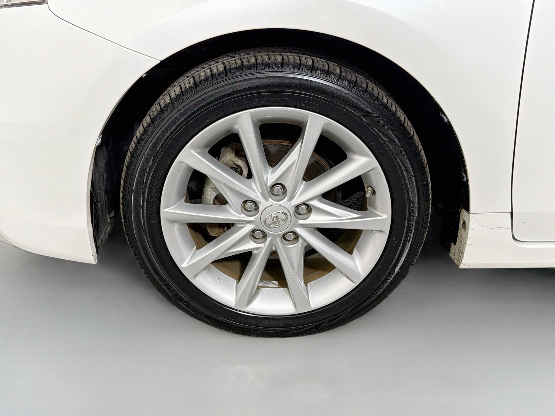 Used 2014 Toyota Prius V Five FWD image 31