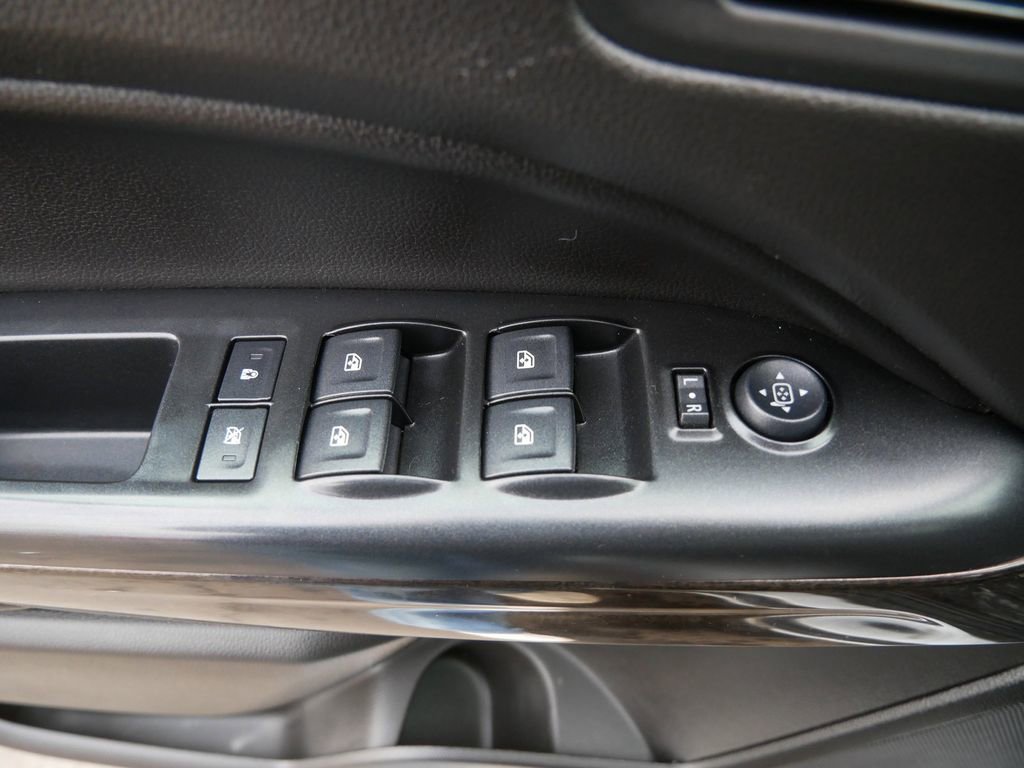 Used 2015 GMC Canyon SLT image 17