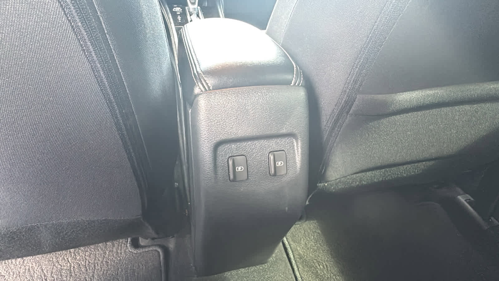 Used 2024 Nissan Kicks SR image 31