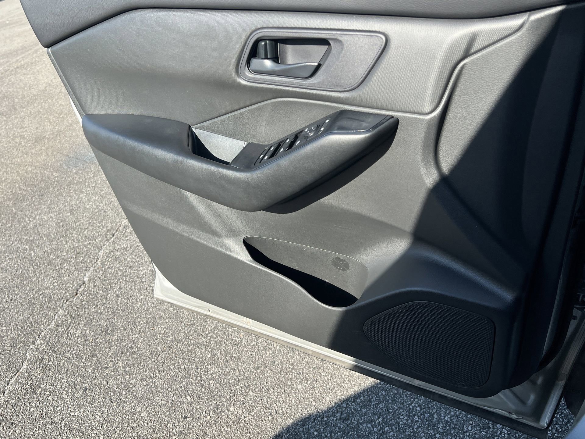 Used 2024 Nissan Rogue S image 13