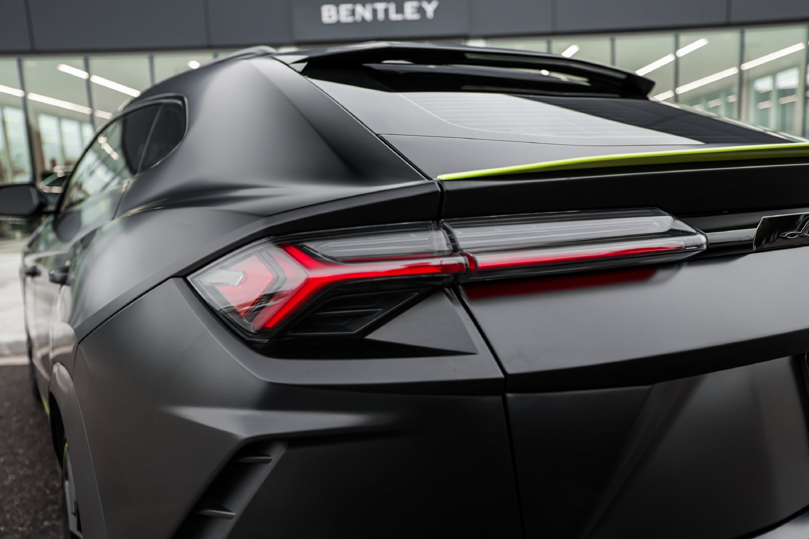 Used 2022 Lamborghini Urus AWD/4WD image 10