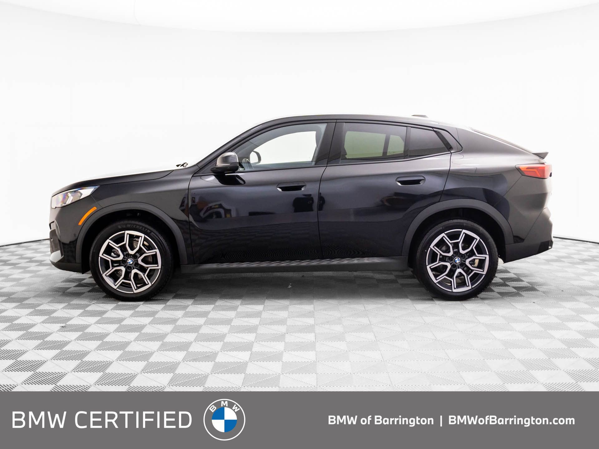 Certified 2025 BMW X2 xDrive28i w/ Premium Package AWD/4WD image 2