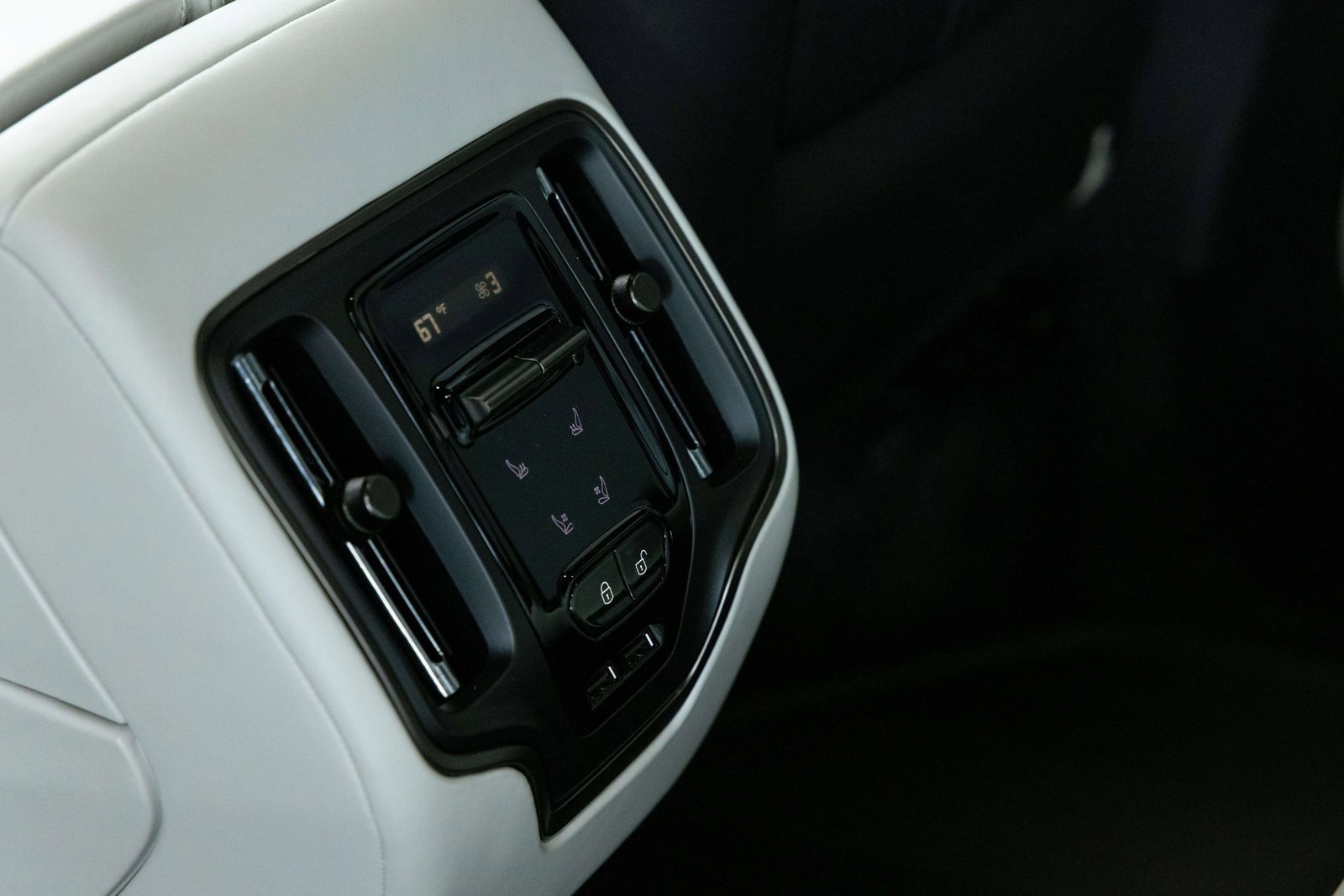 Used 2025 Aston Martin DBX 707 image 42