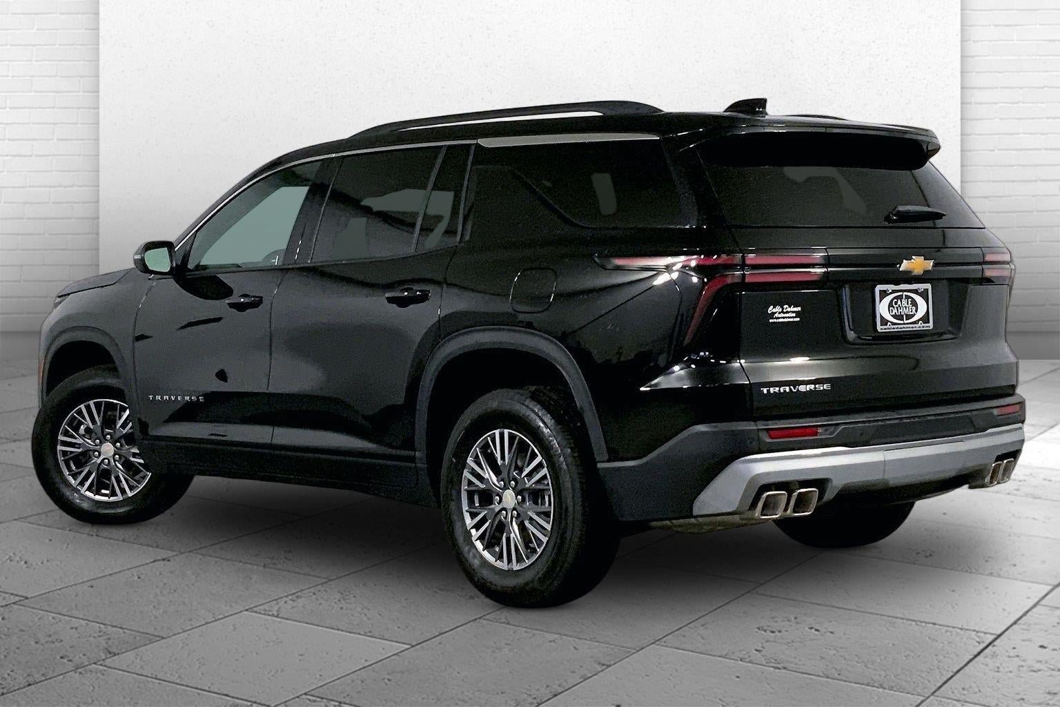 Used 2026 Chevrolet Traverse LT FWD image 11