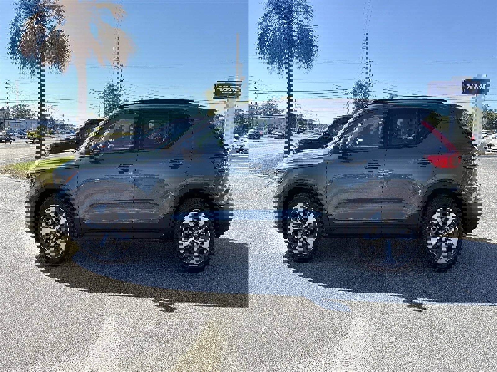 New 2026 Volvo XC40 B5 Plus w/ Protection Package Premier image 2