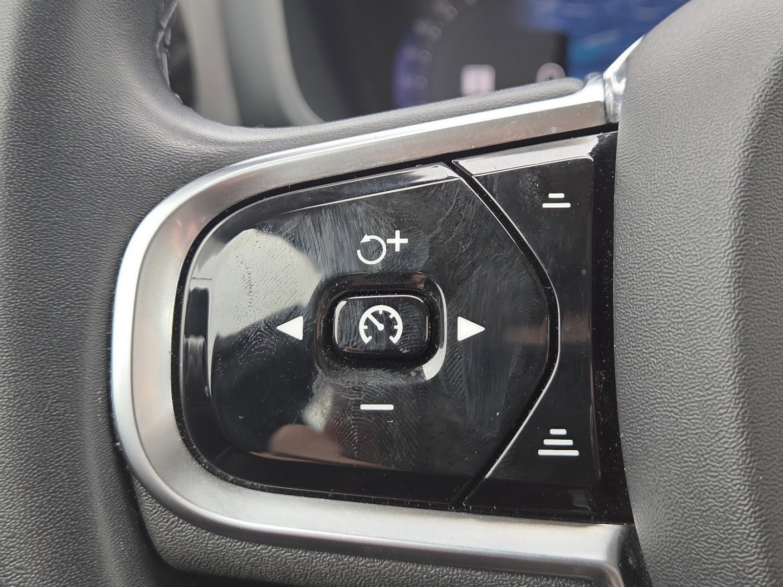 Used 2024 Volvo S60 B5 Plus FWD image 8