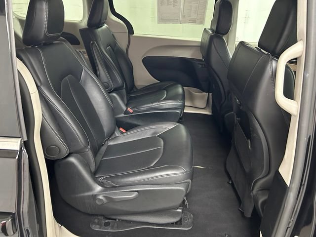 Used 2024 Chrysler Pacifica Limited FWD image 14
